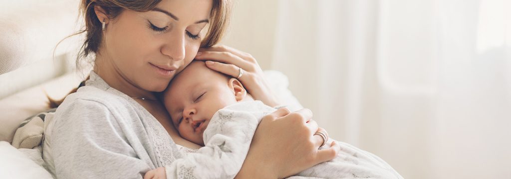 Nouvelle maman et bébé