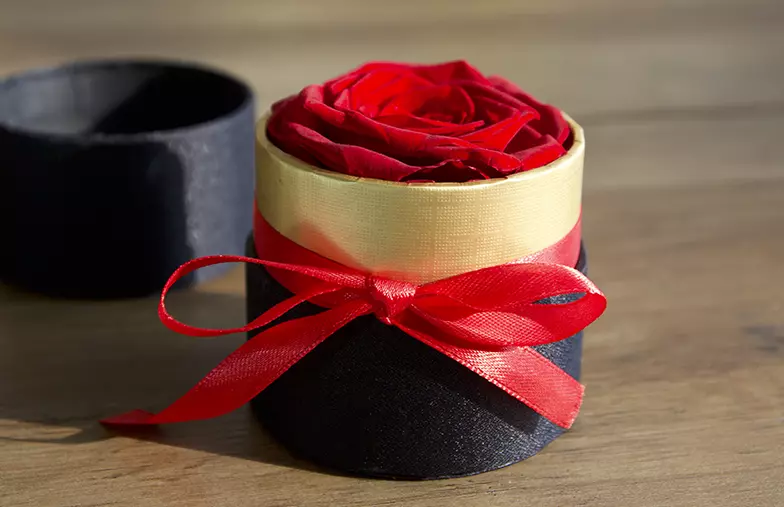 Single flower eternal rose box