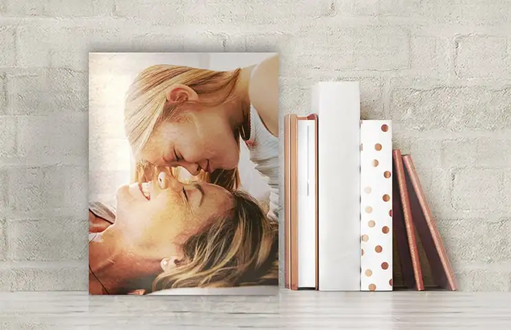metal print of mother and daughter on bookshelf